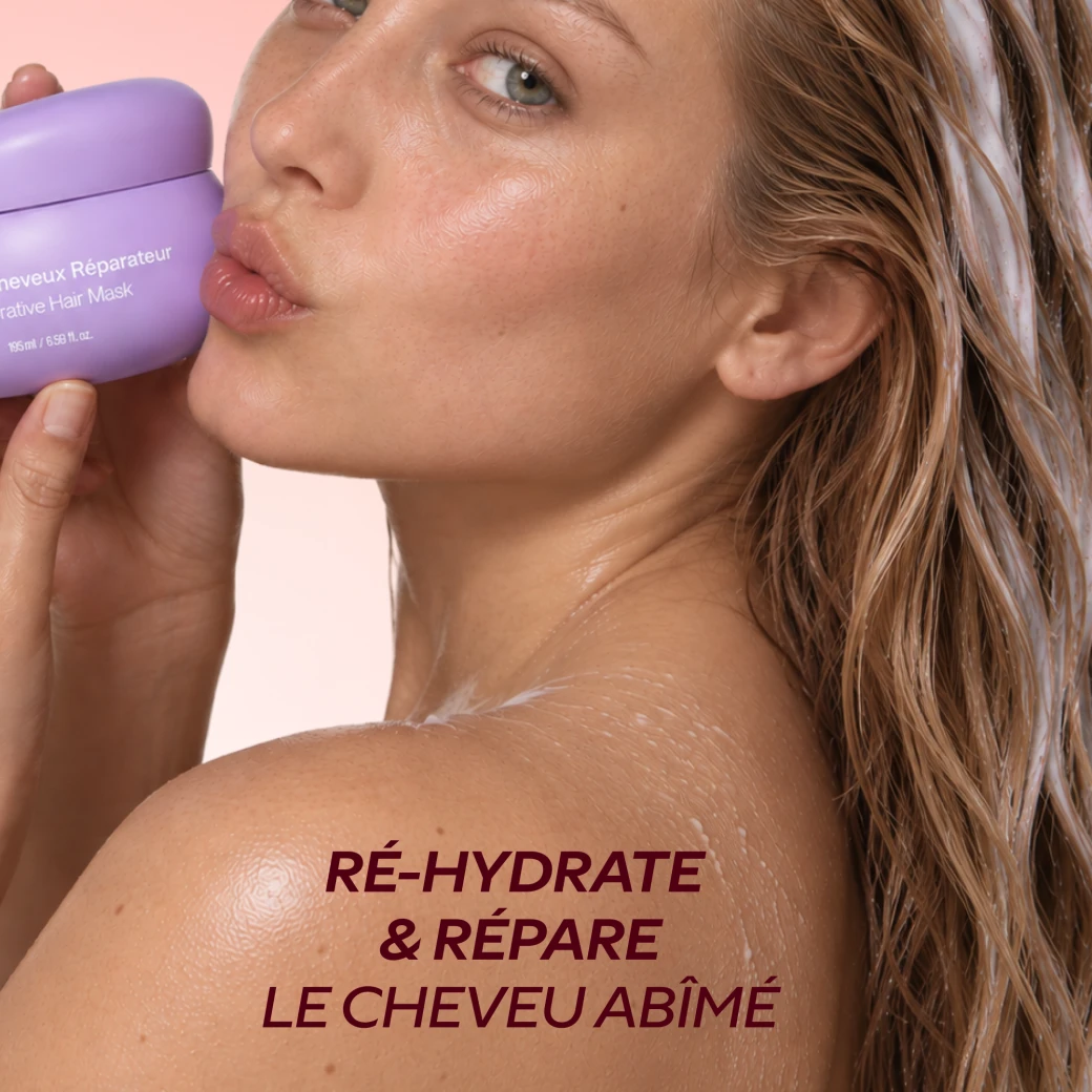 Femme présentant le pot de Masque Cheveux Réparateur