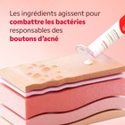 Geste d'application du soin anti-imperfections My SOS Beauty