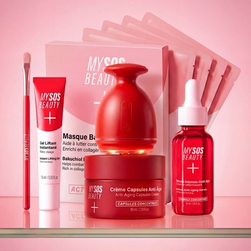 Produits de la routine anti-âge présentés avec les sachets de masques