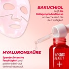 Anwendung des Anti-Aging-Duos auf dem Gesicht