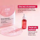 Aplicación del sérum antiedad My SOS Beauty sobre el rostro